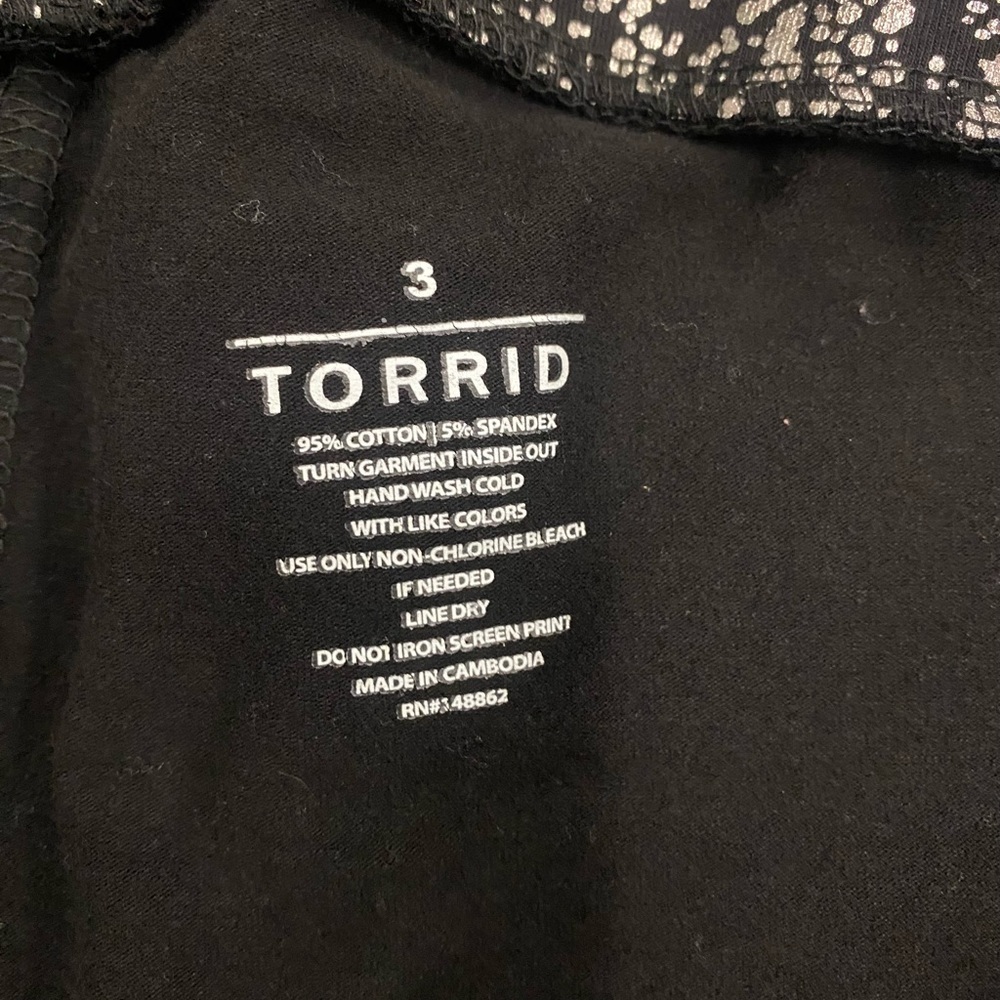 Torrid Premium Legging - Metallic Splatter Black Size 3 - Picture 7 of 11